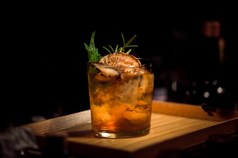 Coquetéis refrescantes preparados no balcão do Texas